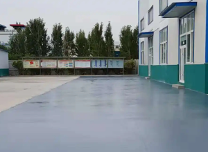 韶关彩色路面喷涂翻新的材料对冬季